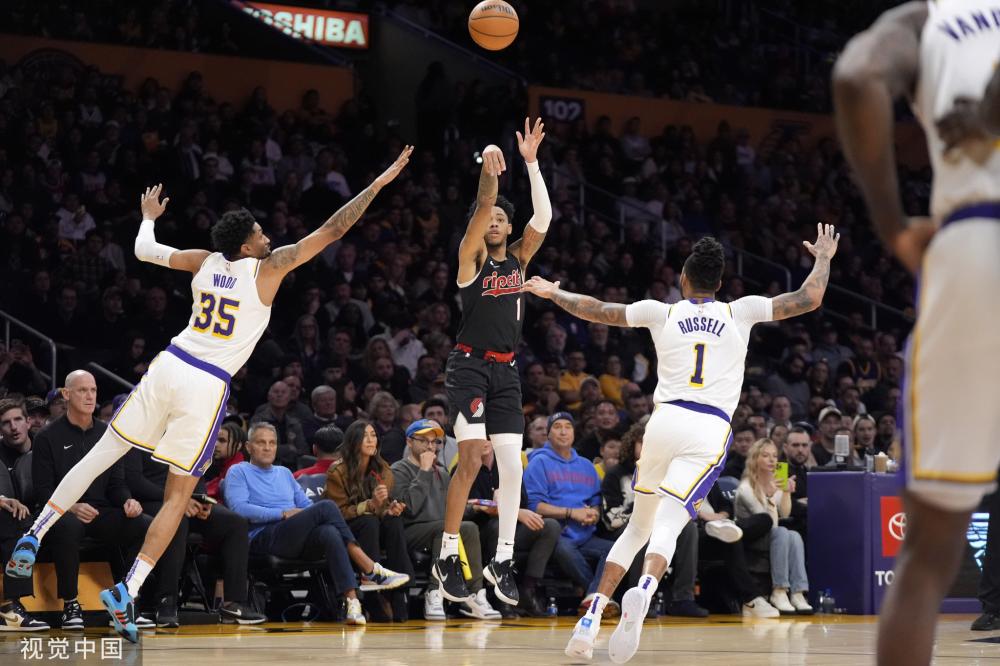 攻防两端均 攻防两端均